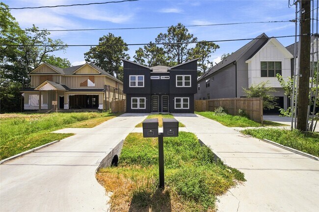 Building Photo - 5610 Kittridge St