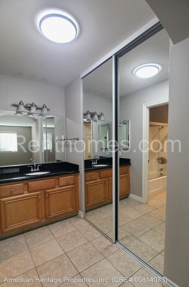 Building Photo - 2 br, 2 bath House - 9929 Erma Road #103