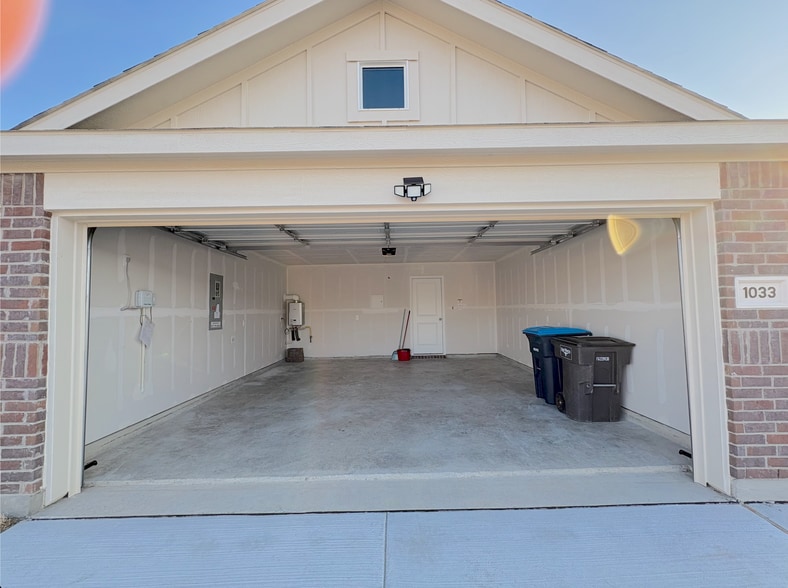 Building Photo - 1033 Cortijo Way
