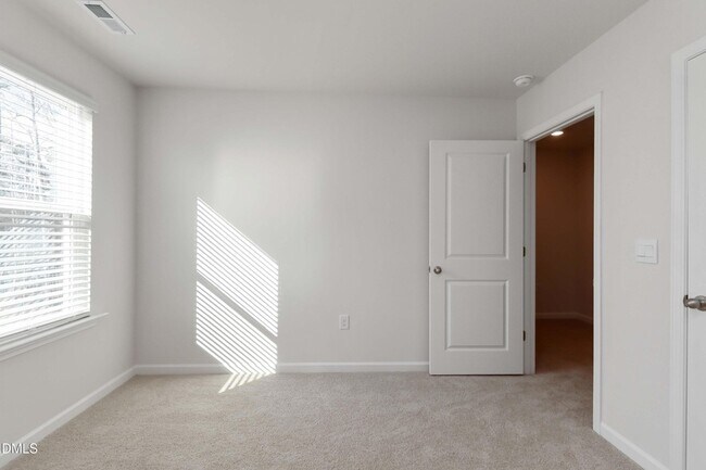 Building Photo - 258 Palm Dr