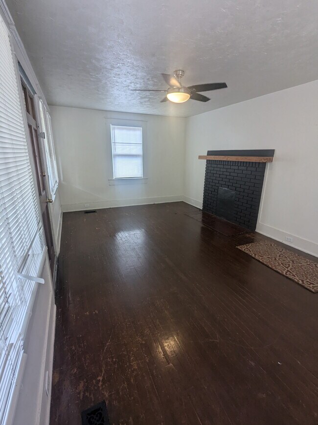 Building Photo - 816 Goldwire St SW