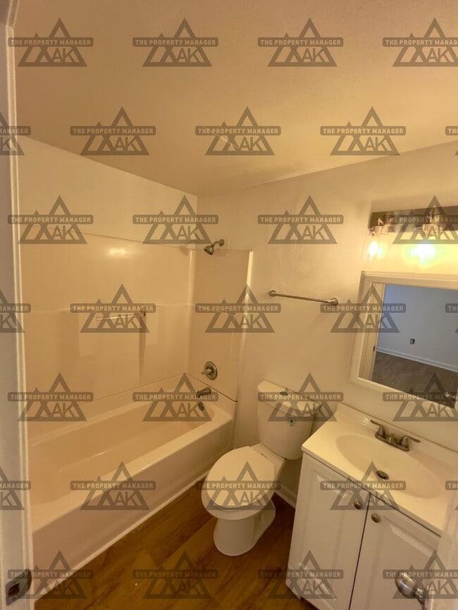 Building Photo - West Fifth Avenue