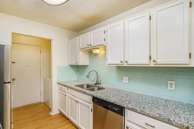 Building Photo - 3628 Hulen Park Cir