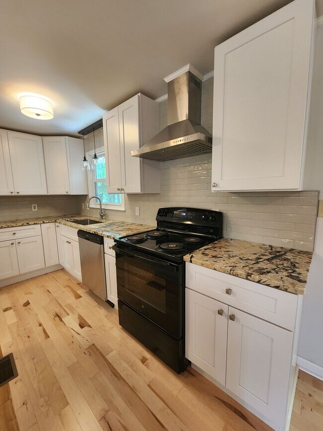 Building Photo - East Asheville Rental!