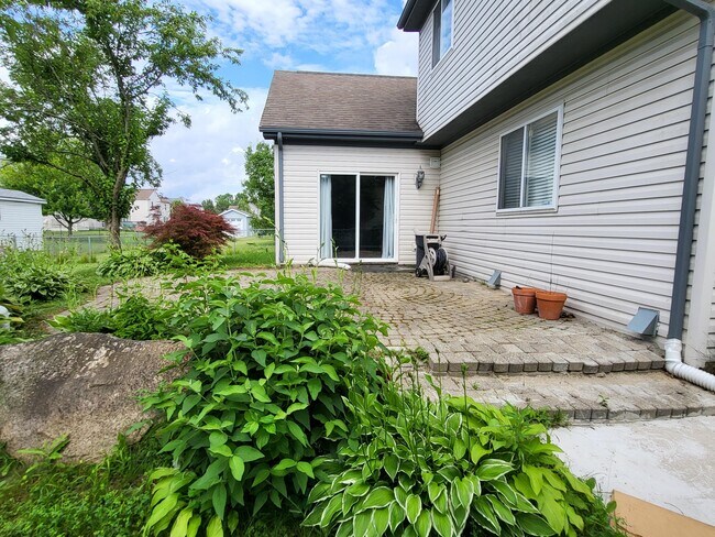 Building Photo - 7851 Thornhill Dr