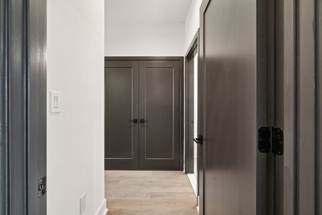 Building Photo - Brand New Townhome in Brewerytown