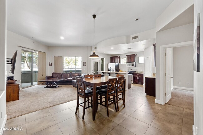 Building Photo - 945 E Playa Del Norte Dr