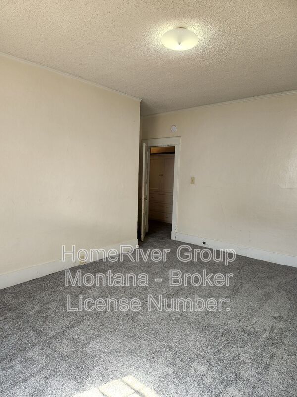 Building Photo - 532 S 3rd St W