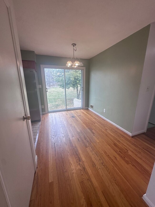 Building Photo - 3 bed, 2 full bath House in 40218 - $2,200/month