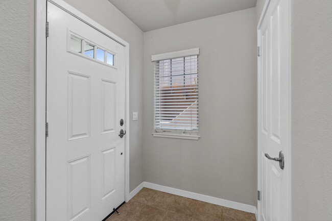 Building Photo - 225 Valley Oak Dr