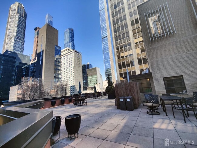 Building Photo - 77 W 55th St