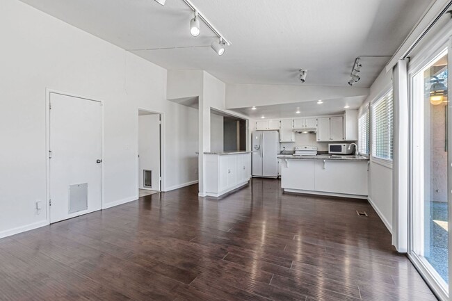Building Photo - 13431 Holiday Ct