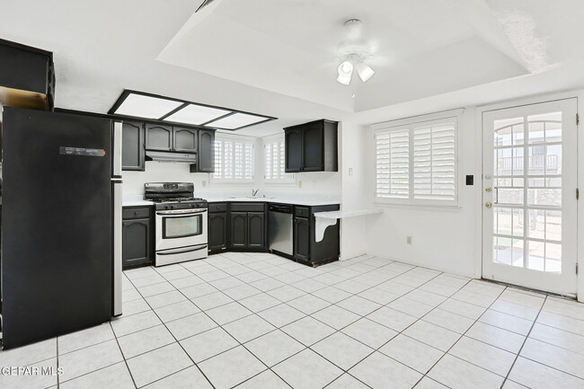 Building Photo - 4620 Loma De Cobre Dr