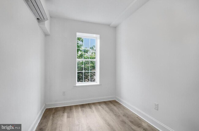 Building Photo - 2046 E Huntingdon St