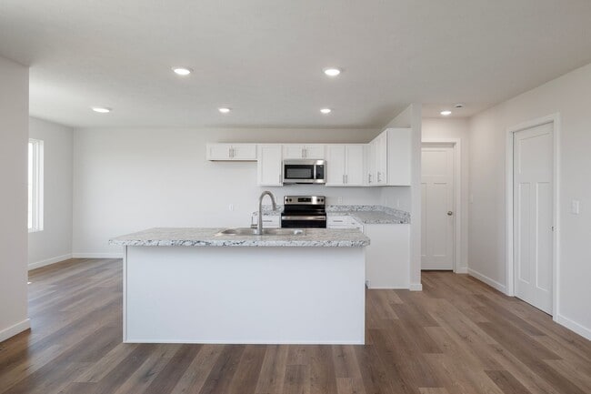 Building Photo - BRAND NEW 3 BEDROOM HOME - BOLIVAR, MO