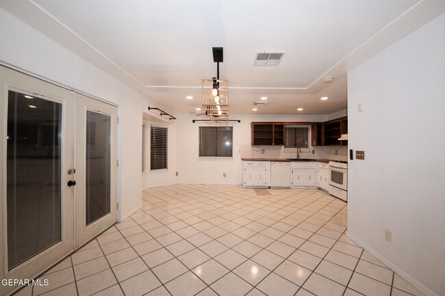 Building Photo - 11416 Lake Ozarks Dr