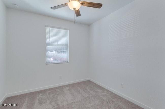 Building Photo - 1346 E Glass Ln