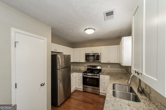 Building Photo - 8524 Cedar Creek Ridge