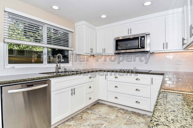 Building Photo - Beautiful 3 Bd/2.5 Ba/1697 sf Walnut Creek townhouse in desirable neighborhood! Available April 1st!