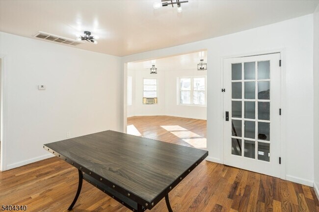 Building Photo - 29 William St