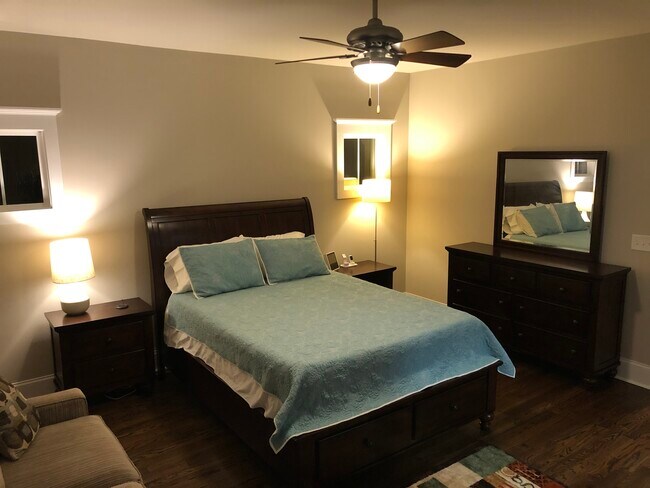 Building Photo - 1011 Everett Pl