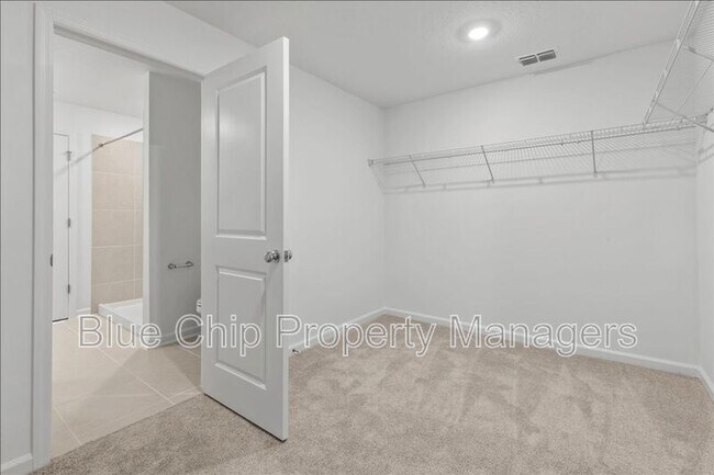 Building Photo - 2295 Green Valley St