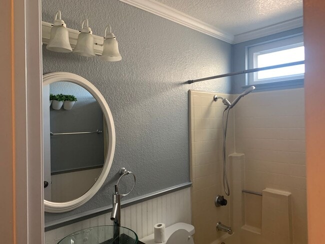 Building Photo - Charming 2 Bedroom + Office Home for Rent in Sacramento