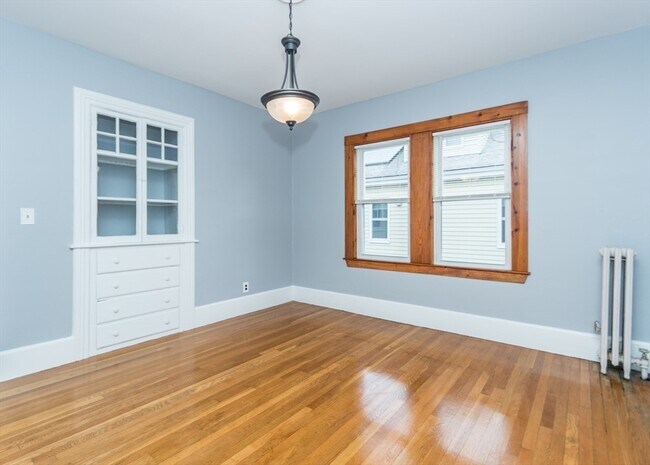 Building Photo - 137 Evans St