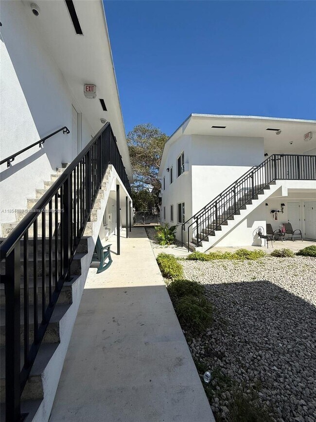 Building Photo - 747 NW 60th St