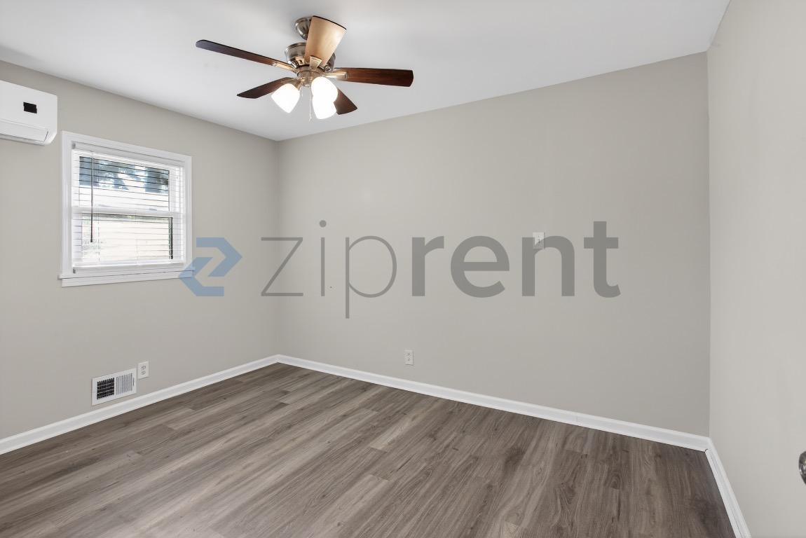 Building Photo - Unit A