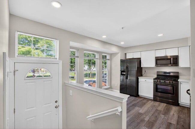 Building Photo - 2736 Albermarle Pl