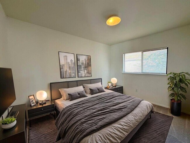 Building Photo - 2013 Rim Rock Dr