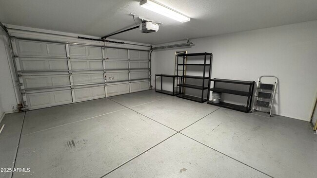 Building Photo - 9214 W Ross Ave