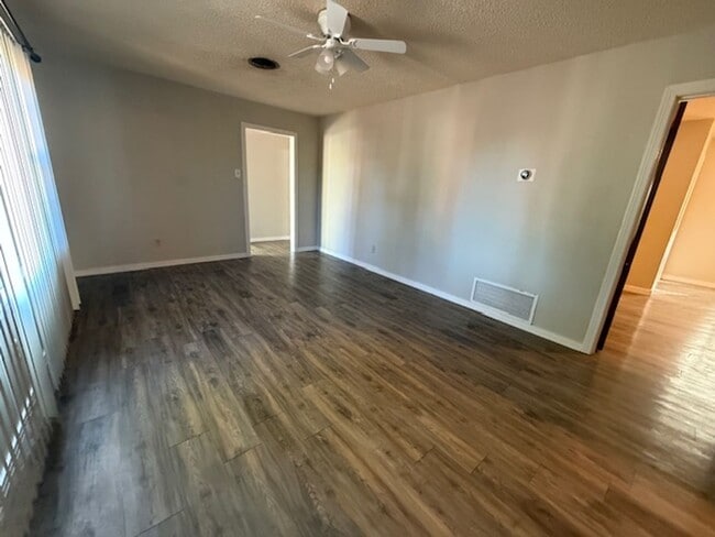 Building Photo - 2125 Cedar Crest Dr