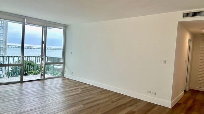 Building Photo - 1408 Brickell Bay Dr