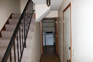 Building Photo - 1624 Greeley St S