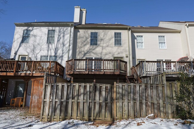 Building Photo - This 4 level townhouse in Westridge won't ...