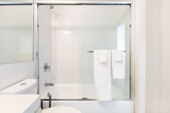 Building Photo - 899 Pine St