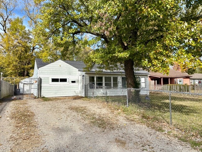 Building Photo - 6120 E 24th St