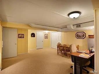 Building Photo - "Charming 3-Bedroom Retreat with 2 Full Baths in Prime Saint Louis Location - 1537 Sq Ft of Comfo...