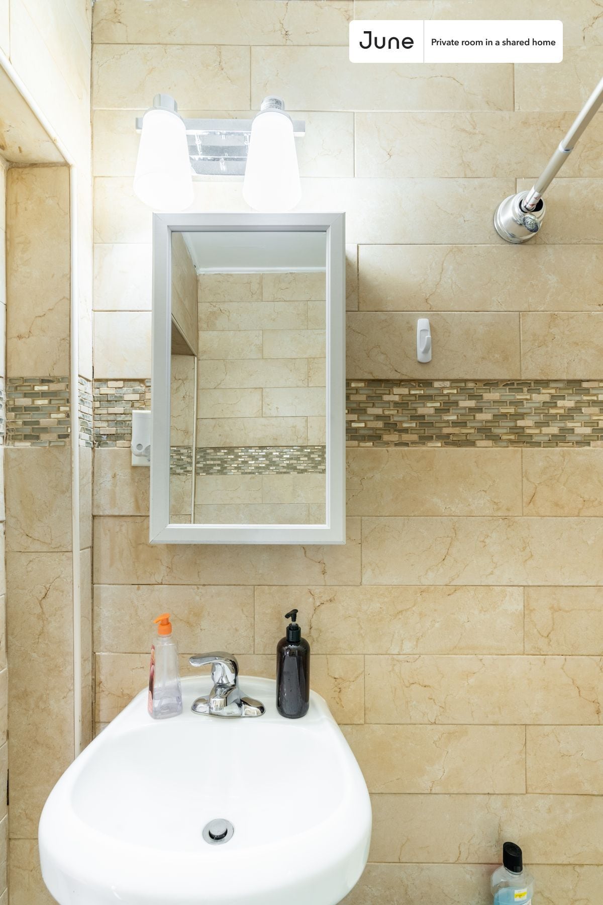 Building Photo - Room in Shared 3 bed/1 bath home