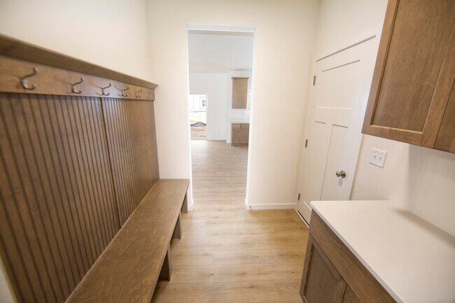 Building Photo - N116W7245 Oakmont Dr