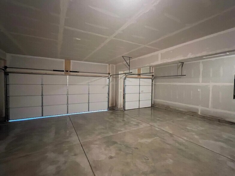 3 Car Garage - 7882 W 105th Pl