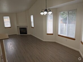 Building Photo - Amazing 3 bedroom home