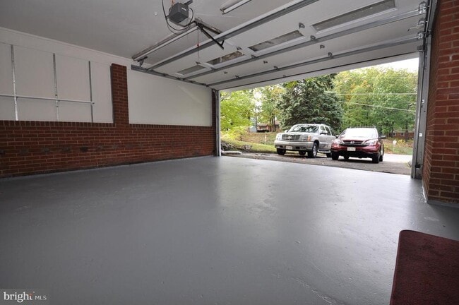 Building Photo - 4629 Hillbrook Dr