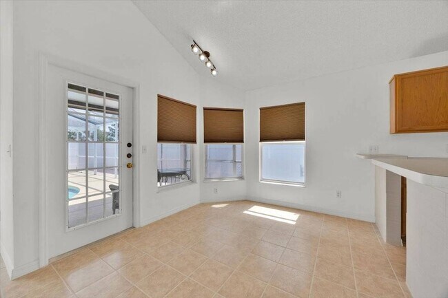 Building Photo - 642 Riggs Cir
