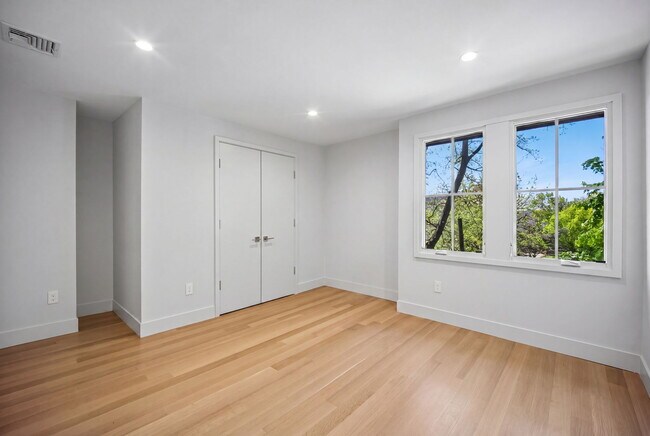 Building Photo - 75 Midland Ave