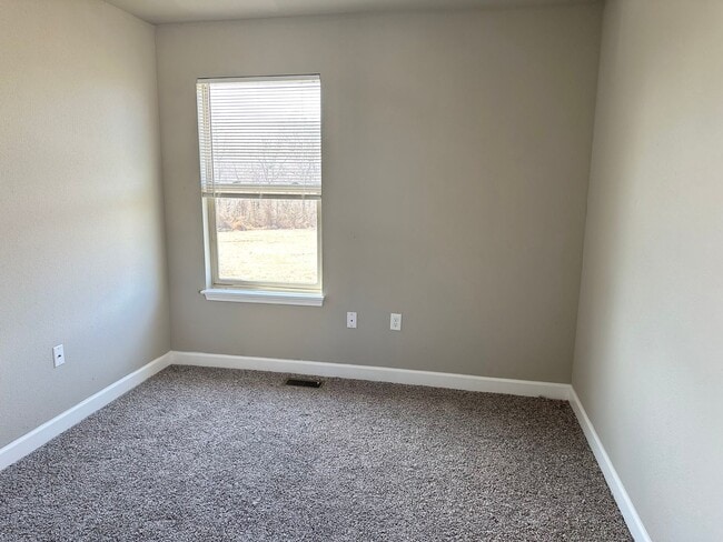 Building Photo - 3 Bed Townhome in Grain Valley