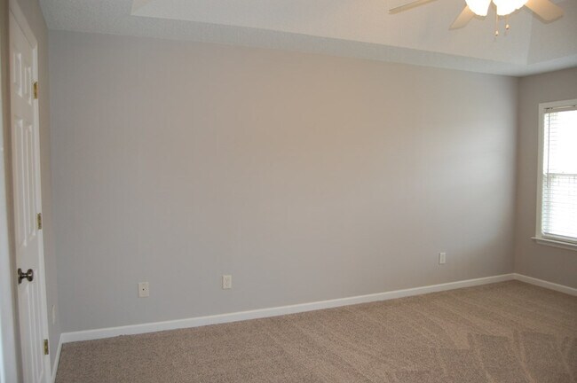 Building Photo - 31 Flower Break Rd