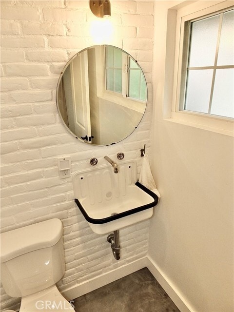 Building Photo - 220 Loyola Rd